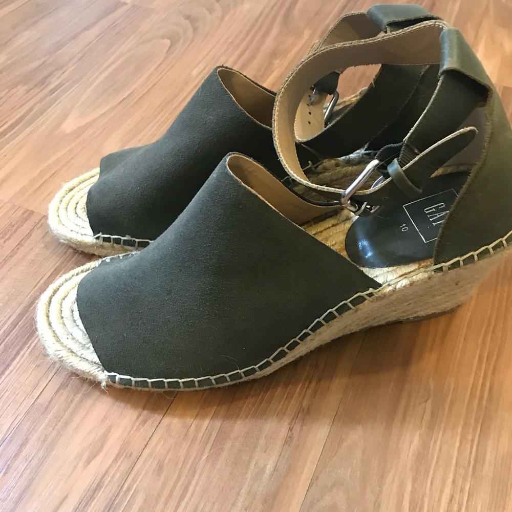 EUC Gap Green Ankle Strap Espadrilles Size 10